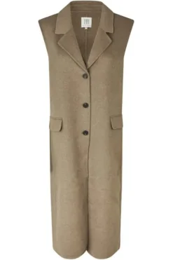 Cira villakangasliivi, fallen rock