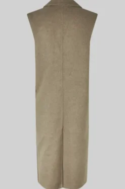 Cira villakangasliivi, fallen rock