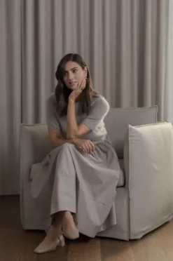 Claressa puuvillahame leveällä käänteellä, greige