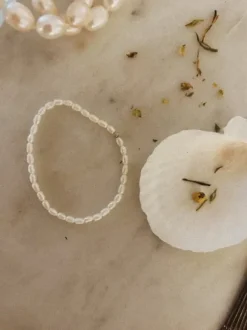 Evia rannekoru, kulta