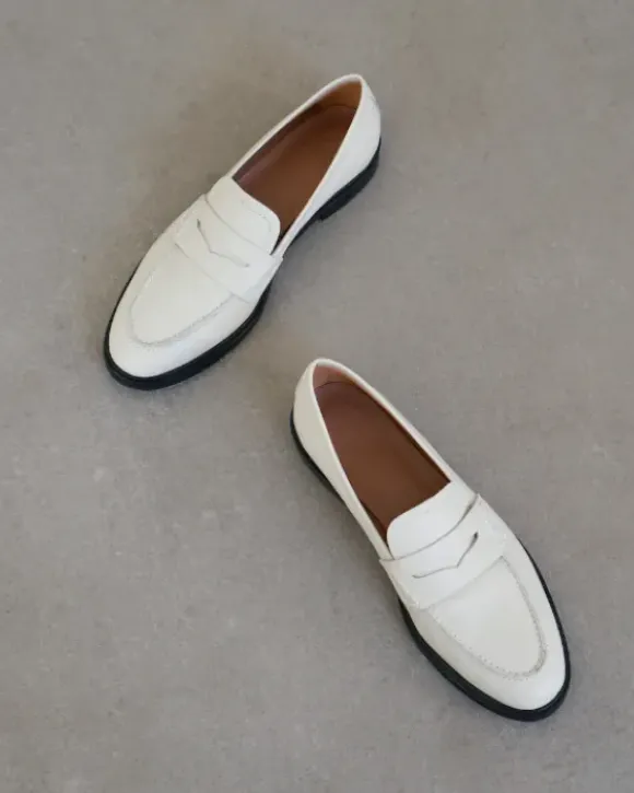 Flattered - Sara nahkaloaferit, creme