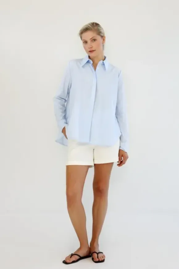 Klassinen paitapusero pitkillä hihoilla, vaaleansininen