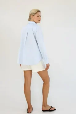 Klassinen paitapusero pitkillä hihoilla, vaaleansininen