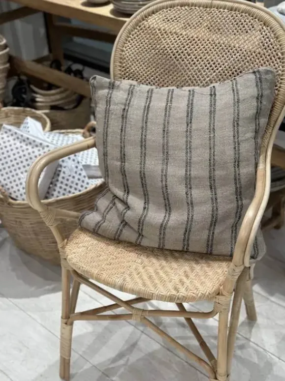 Olsson & Jensen - Lotta rottinkituoli käsinojilla