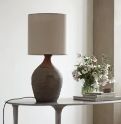 Pöytävalaisin antiikkipullossa, ruskea