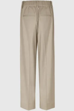 Second Female - Sharo New housut, roasted cashew