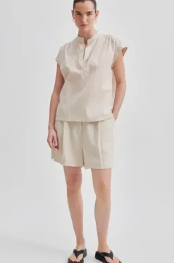 Second Female - Sittasol toppi, pumice stone