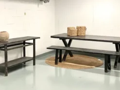 Snowdrops Copenhagen - pitkä sivupöytä hyllyllä #802, black