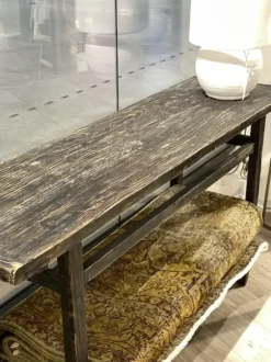 Snowdrops Copenhagen - pitkä sivupöytä hyllyllä #722, black