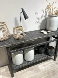 Snowdrops Copenhagen - pitkä sivupöytä hyllyllä #723, black