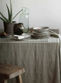 Tell Me More - Marion pellavapöytäliina 145x270, dune