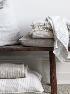 Tell Me More - Pinstripe Linen tyynynpäällinen, 65x65 cm