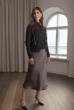 Tianna midi satiinihame, dark chocolate