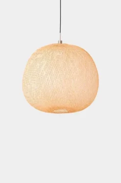 Tunnelmaa tilaan kuin tilaan upeiden valaisimien kautta <3