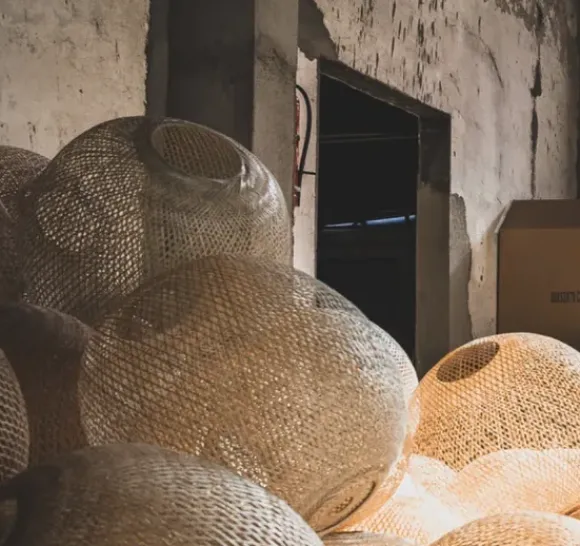 Tunnelmaa tilaan kuin tilaan upeiden valaisimien kautta <3