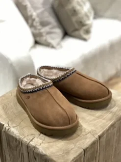 UGG - Tasman slipper, kastanja