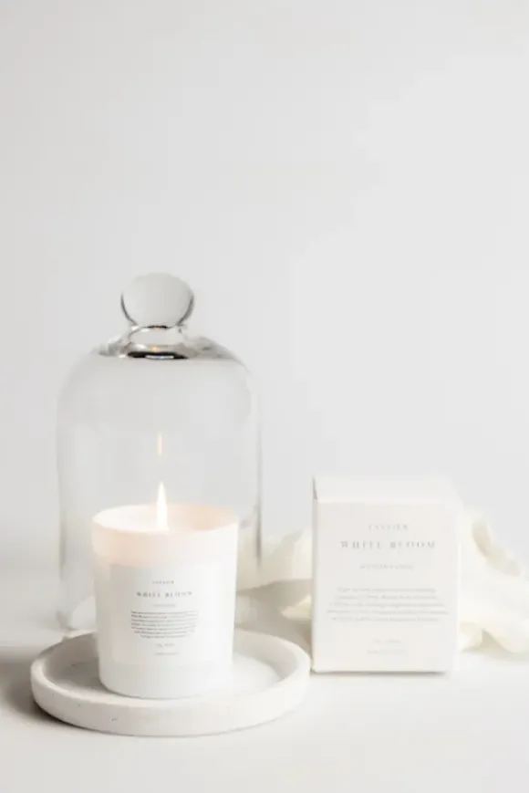 White Bloom tuoksukynttilä 150g